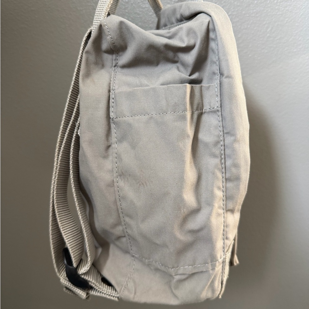 Fjallraven Kånken Mini Backpack in Light Gray - Picture 3 of 5